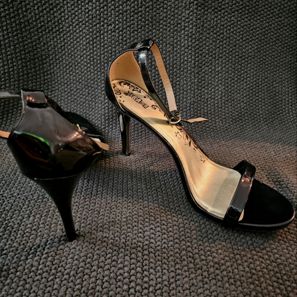 Black Strappy Sandal Heel W Ankle Strap
